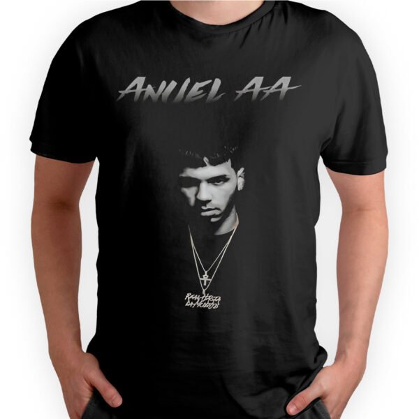 Mesa de trabajo 50-100 Playera Negra Hombre Anuel AA Casual Urbano